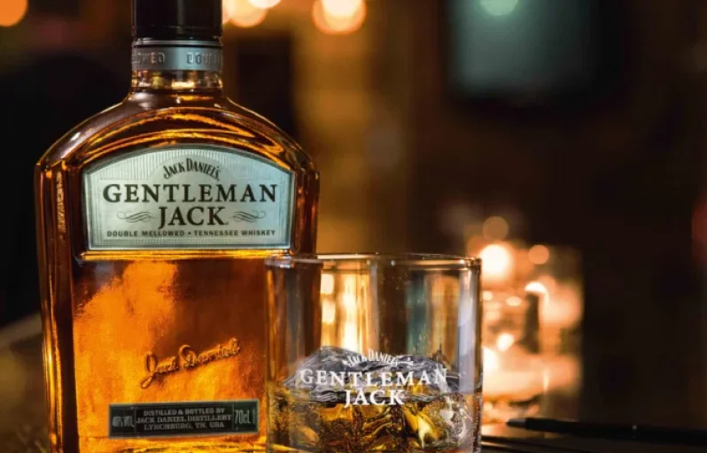 Quy trình lọc than gỗ của rượu Jack Daniel's có gì đặc biệt?