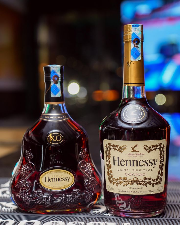 Nghi thức thưởng thức ly Hennessy Paradis đúng chuẩn bằng ly Tulip