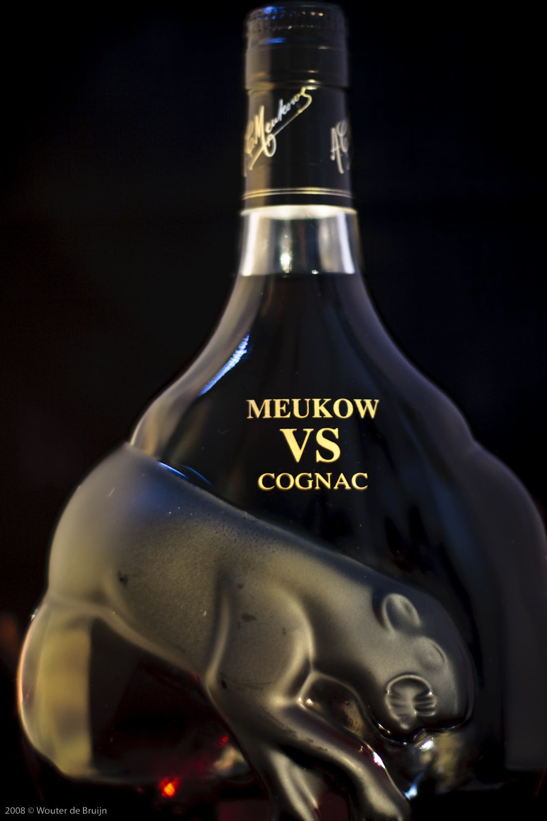cách nhận biết Meukow thật giả, kiểm tra rượu Meukow chính hãng, phân biệt cognac thật giả