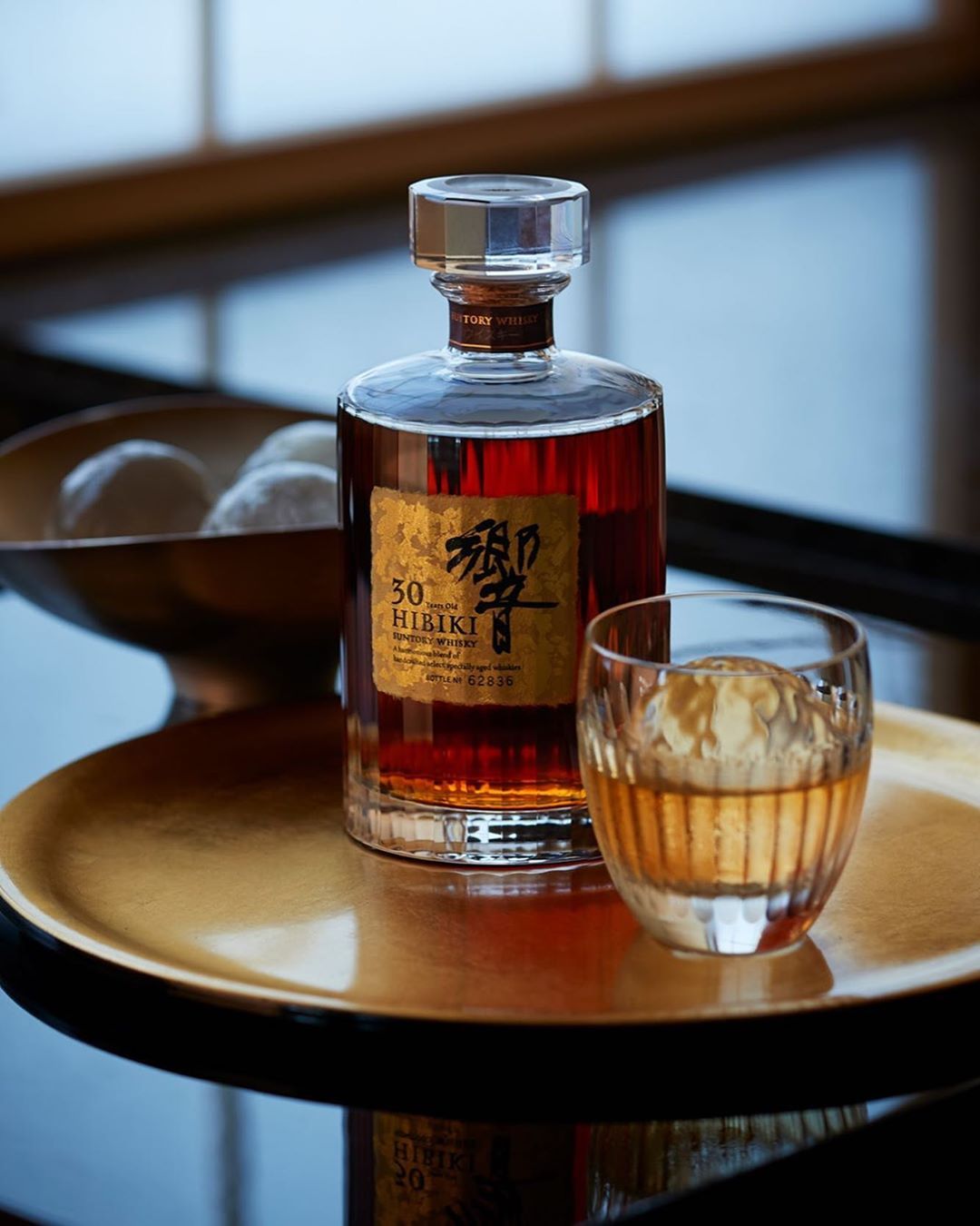 triết lý blending Suntory, đặc trưng thiết kế chai Hibiki 24 cạnh
